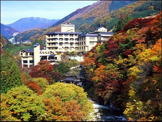 山間にひっそりと佇む老舗旅館☆