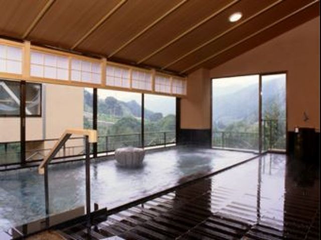 1日の疲れは館内の大浴場で癒しましょう♪