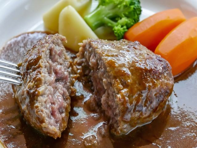 洋食レストランでの勤務となります！