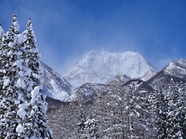 雄大な妙高山！妙高山がすぐ近くにある温泉地にある旅館です♪