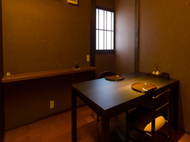 お食事処でお料理の提供もお願いいたします！