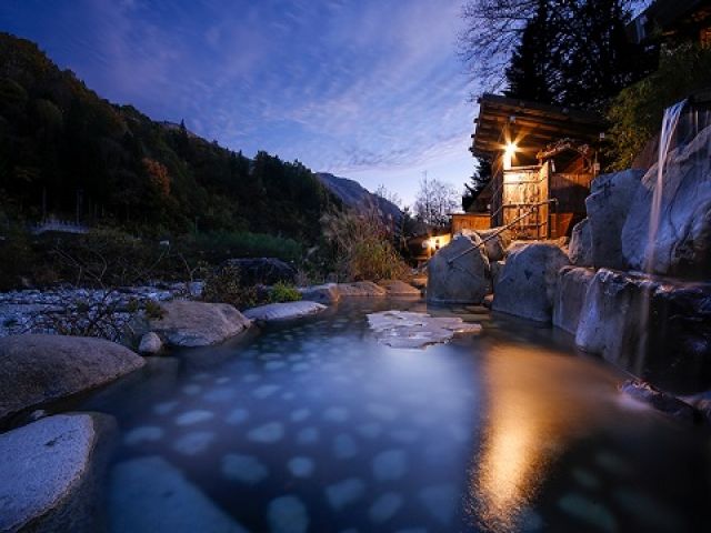 語学が活かせる岐阜の古民家おやど☆
満点の星空を眺めながら入る露天風呂は最高です!!