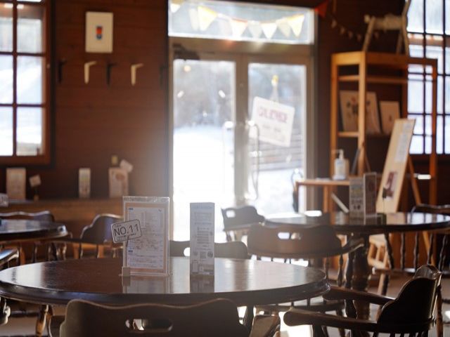 スキー場内にはお洒落なカフェも！！