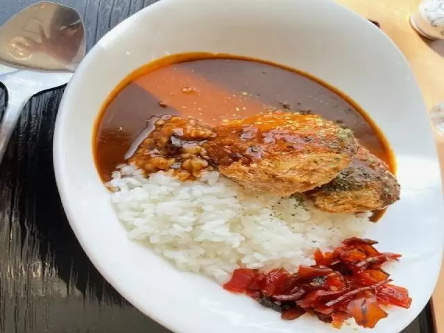 周辺には飲食店もあります☆