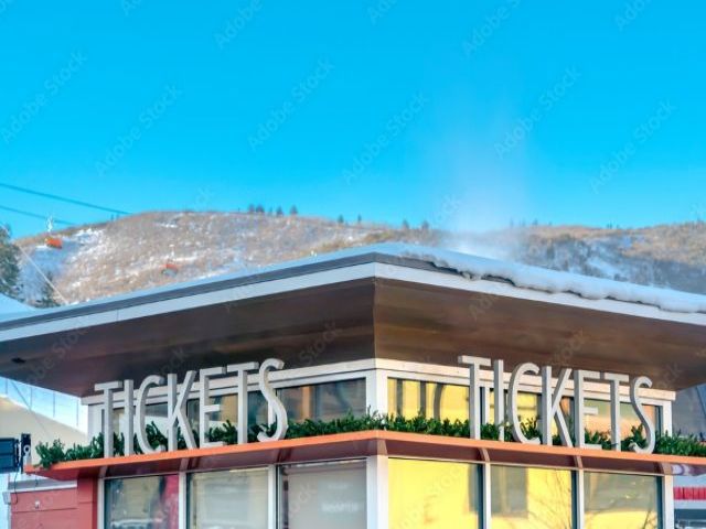 リフト券のチケット販売業務☆
夕方はレンタルの仕事も手伝ってもらいます！