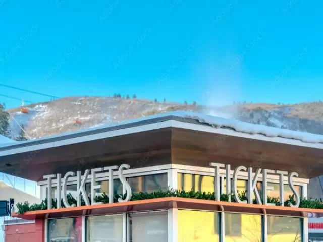 リフト券のチケット販売業務☆
夕方はレンタルの仕事も手伝ってもらいます！