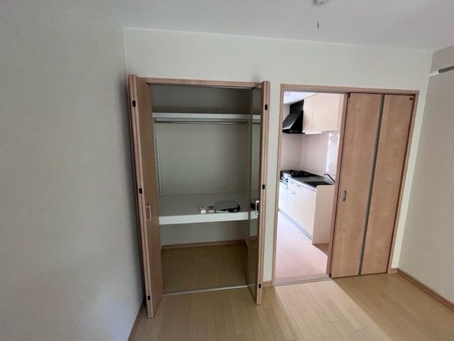 築浅のアパート寮です。
水回りが個室内にあるので、快適に過ごせます～☆