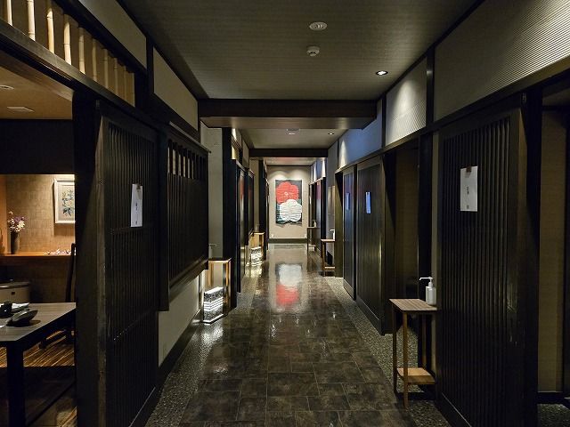 お客様がお食事いただく会場となります。