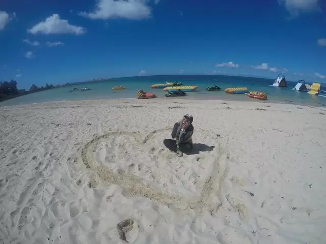 職場の目の前は極上ビーチ♪