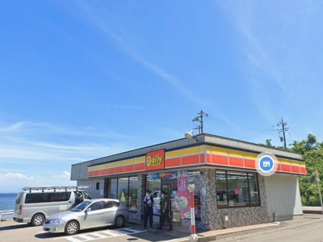 ～周辺環境はコンビニと海！～
歩いて行ける範囲内にコンビニあるのは嬉しいですよね！