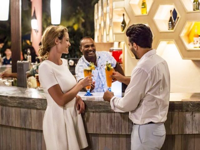 欧州の香りが漂うゲレンデと豪華館内。海外リゾートの雰囲気が満載。