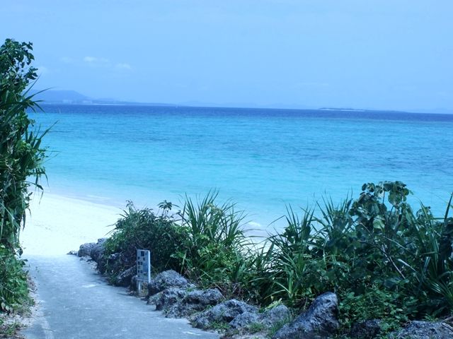 伊江島のビーチは透明度がピカイチ★　こんなビーチを独り占めできます。