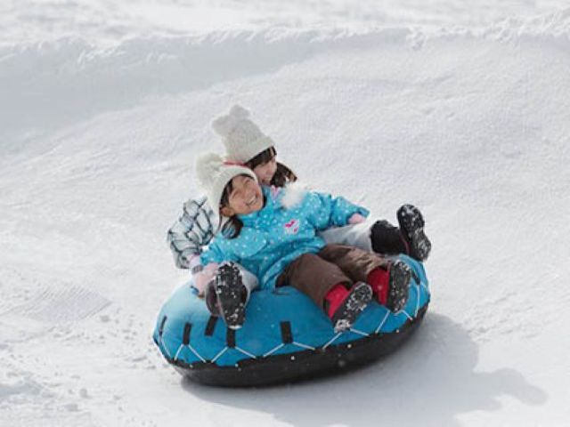 メインシーズンは春～秋ですが、冬は辺り一面銀世界になり海外から人気のテーマパークです＊