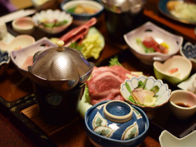 お部屋食の配膳業務がメインです！