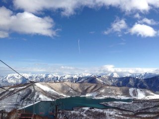 仲良くなりやすい職場環境！フロント募集！『稼げる＆滑れる』両立がかなうスキー場です