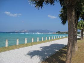 寮～徒歩2分には恩納村の海が広がっており、散歩行くのも楽しいですね♪♪