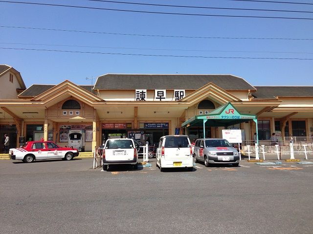 バスに乗って諫早駅まで行くと、スーパーなどもあり買い物もできますよ☆