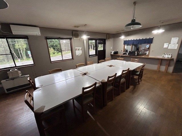 食堂は広々としています！
食事チェックリストがあるので、忘れずチェックしてください！