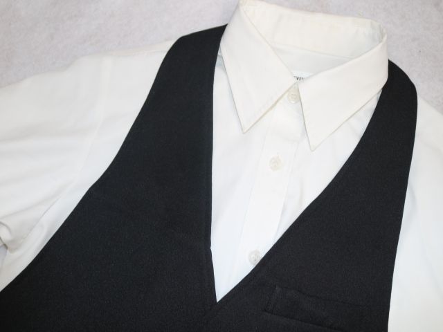 洋装で働きます！レストランで楽しく業務！