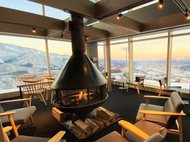 お洒落なカフェも併設しております。