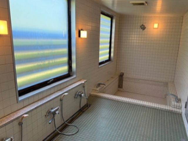 大浴場！順番を守って入浴をお願いします！
併設している温泉の入浴も可能☆