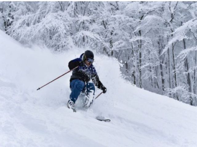 リフト券の貸出があるので休日にはゲレンデで滑れます！