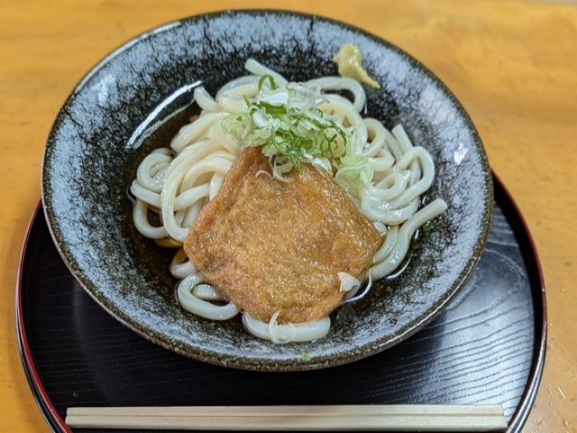 職場の近くには飲食店もありますので、
休みの日に食べ歩きしてみてくださいね～☆