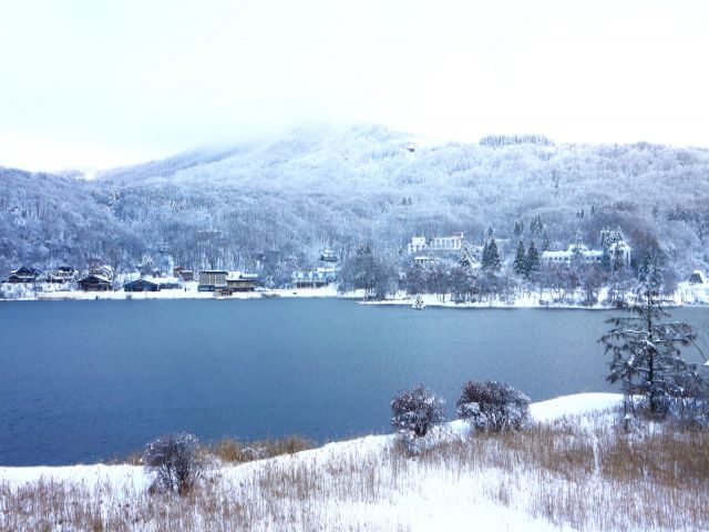 冬の白樺湖です！雪化粧した綺麗な白樺湖が見れます♪