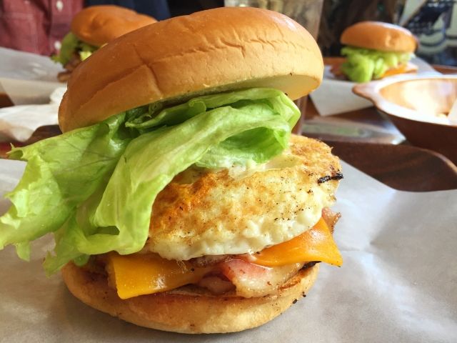 名物の佐世保バーガー！