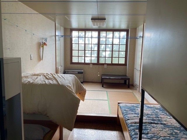 和室とベットを準備しています！！
相部屋生活を楽しもう☆