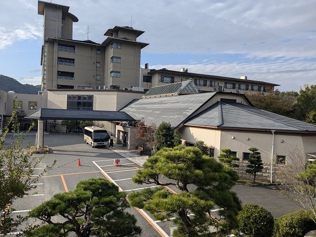 姫路の市街地から少し離れた温泉地にあるホテルです♪