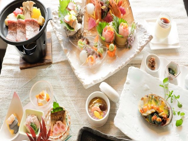 ハーフバイキングのホール業務です☆