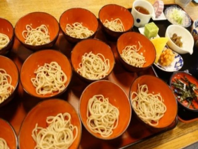 休みの日はお出かけしてご当地グルメを食べるのも楽しみ♪