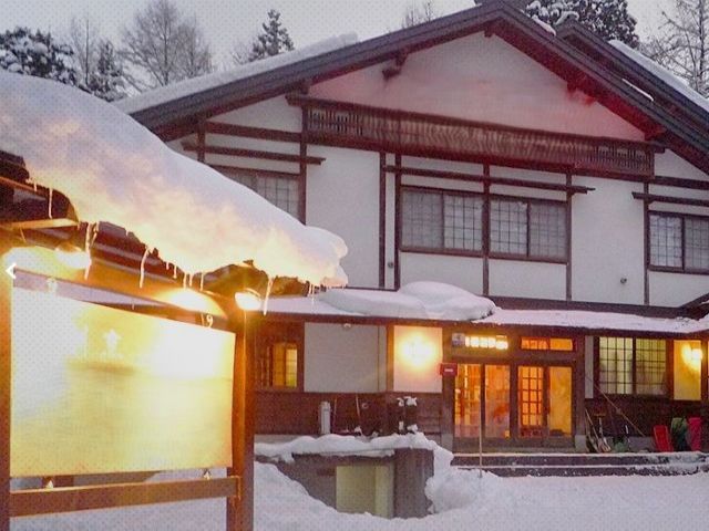 スキー場間近の旅館でのお仕事！古き良き雰囲気の旅館で今年の冬を満喫しましょう！