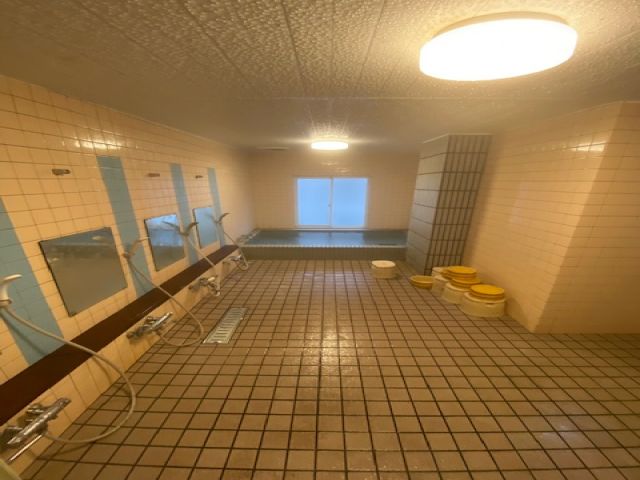 ★お風呂は寮内の大浴場となります★
足を伸ばして入れるのは嬉しいとスタッフより好評です！