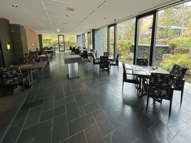 庭園の見える綺麗なレストランでのお仕事です！