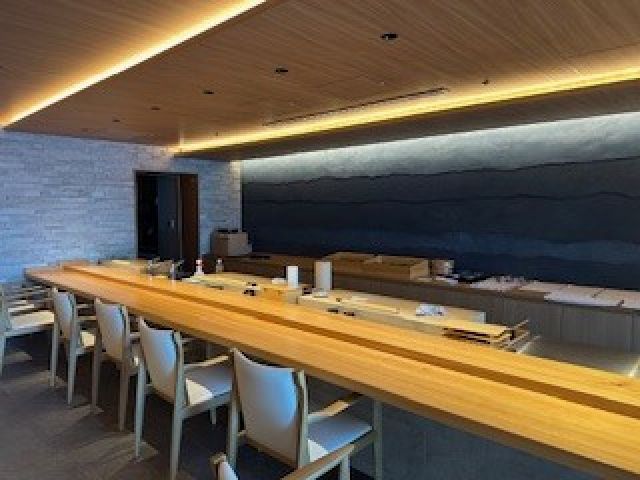 レストラン併設の寿司ダイニング★