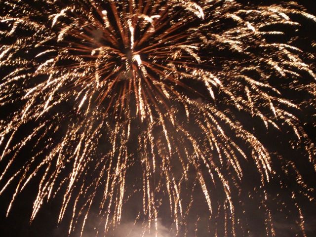 4月から10月下旬まで毎日洞爺湖畔に花火が上がります！