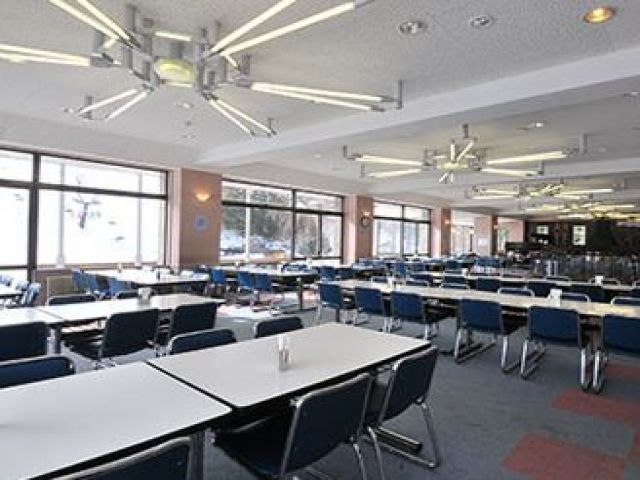 お昼はスキー客で賑わいます☆