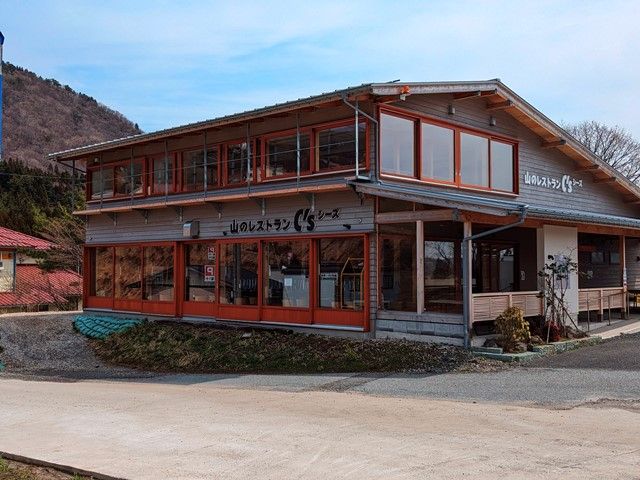 系列カフェでのお仕事もあるかもです♪