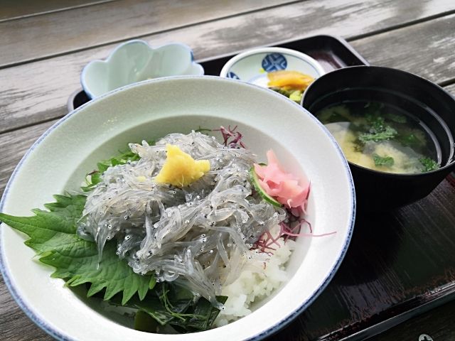 界隈には美味しい飲食店が盛りだくさん★