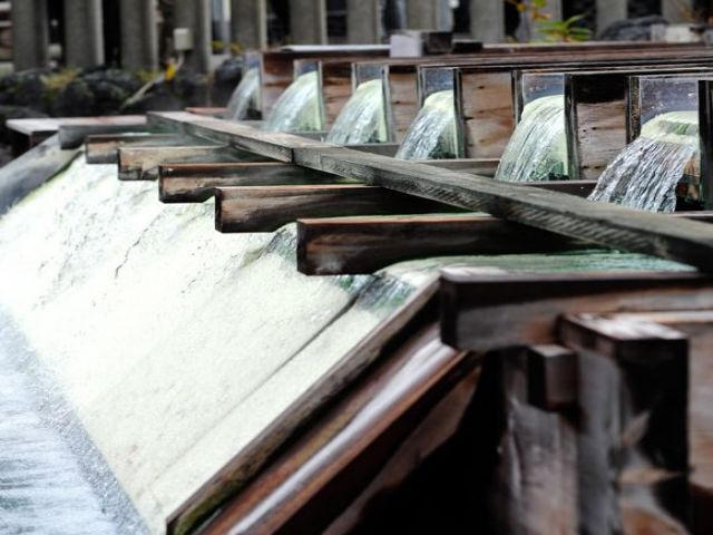 湯畑周りは、足湯や湯もみショーを楽しむことができます！