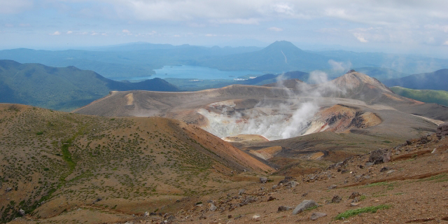 雌阿寒岳