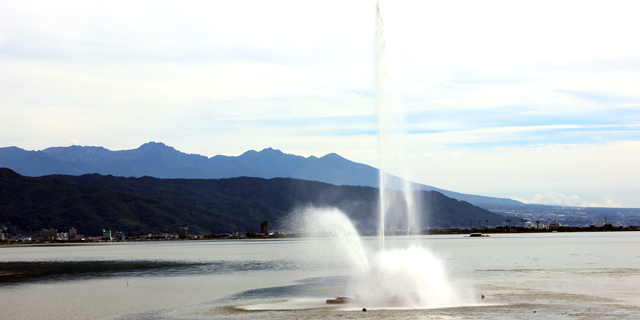 岡谷湖畔公園