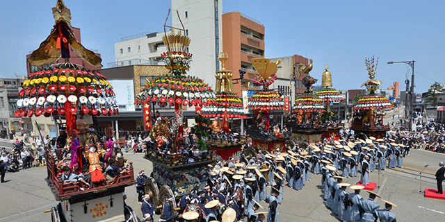 高岡御車山祭