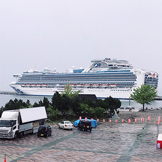 旅の途中の青森県を散策中、でっかい船を発見！立派な姿だね！