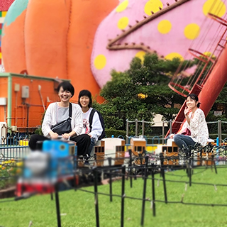一見、子供しか乗れなさそうだけど…実は!大人が乗っても大丈夫
