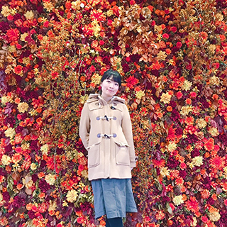 同じエリアに花の壁があり、オリジナルの絵葉書写真が撮れる!あなたも撮ってみない?