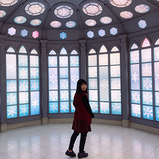 旭川の雪の美術館、まるで「アナと雪の女王」の映画の雪の城みたい!綺麗だな〜。