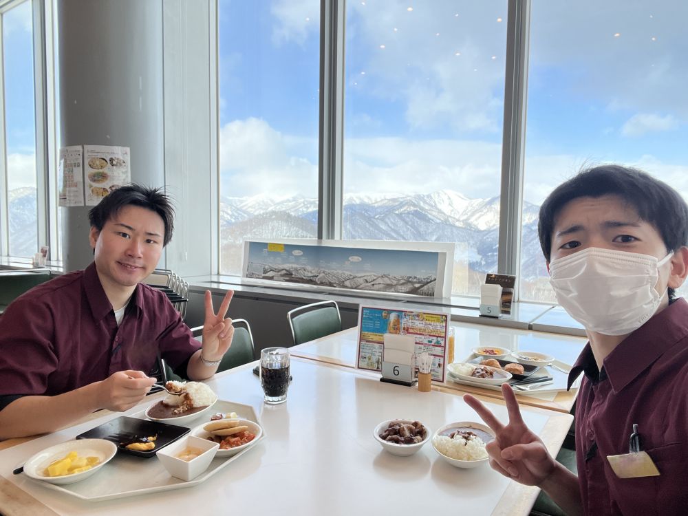 スキー場で働くリゾバスタッフ